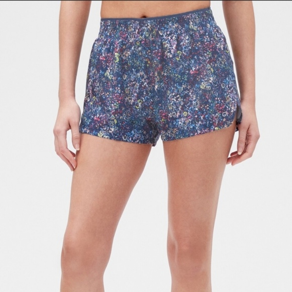 💘  GapFit Printed Running Shorts